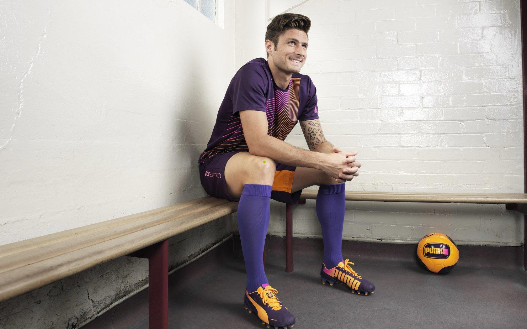 斯坦丘荣膺罗马尼亚足球先生桂冠,2022年以中超冠军铸就辉煌篇章